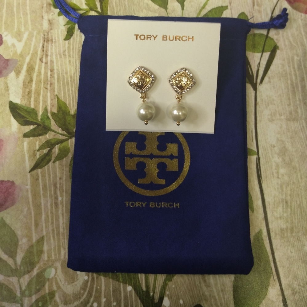 Tory burch Gold Pearl pendants earrings